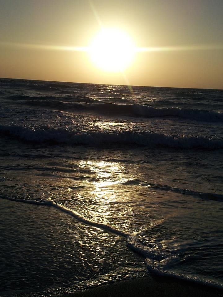 شاطئ بوهريشيما ( 35 كم شمال شرق اجدابيا ) السبت /10/8/2013 ، والصورة بعدستي للشاطئ ذاته