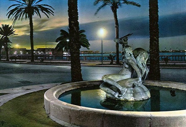 تمثال الغزالة، بميدان الغزالة بمدينة طرابلس.