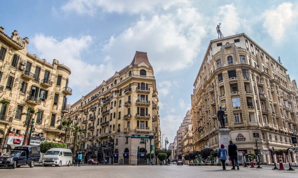  القاهرة | This picture taken on March 8, 2019 shows a view of the central Talaat Harb square in the Egyptian capital Cairo's downtown district. - Cairo's unique downtown district, with its elegant centuries-old, European-designed buildings, is wrestling to preserve its cultural heritage as the government prepares to move offices to a new desert capital. (Photo by Khaled DESOUKI / AFP)