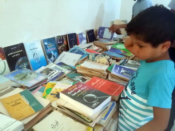 معرض الكتب المستعملة بمدينة بنغازي.
الصورة: صفحة قسم البرامج والأنشطة بمكتب الثقافة بنغازي.